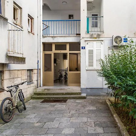 Testament Old Town זאדאר